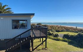 Karoro - Laid-Back Bach With Epic Views!